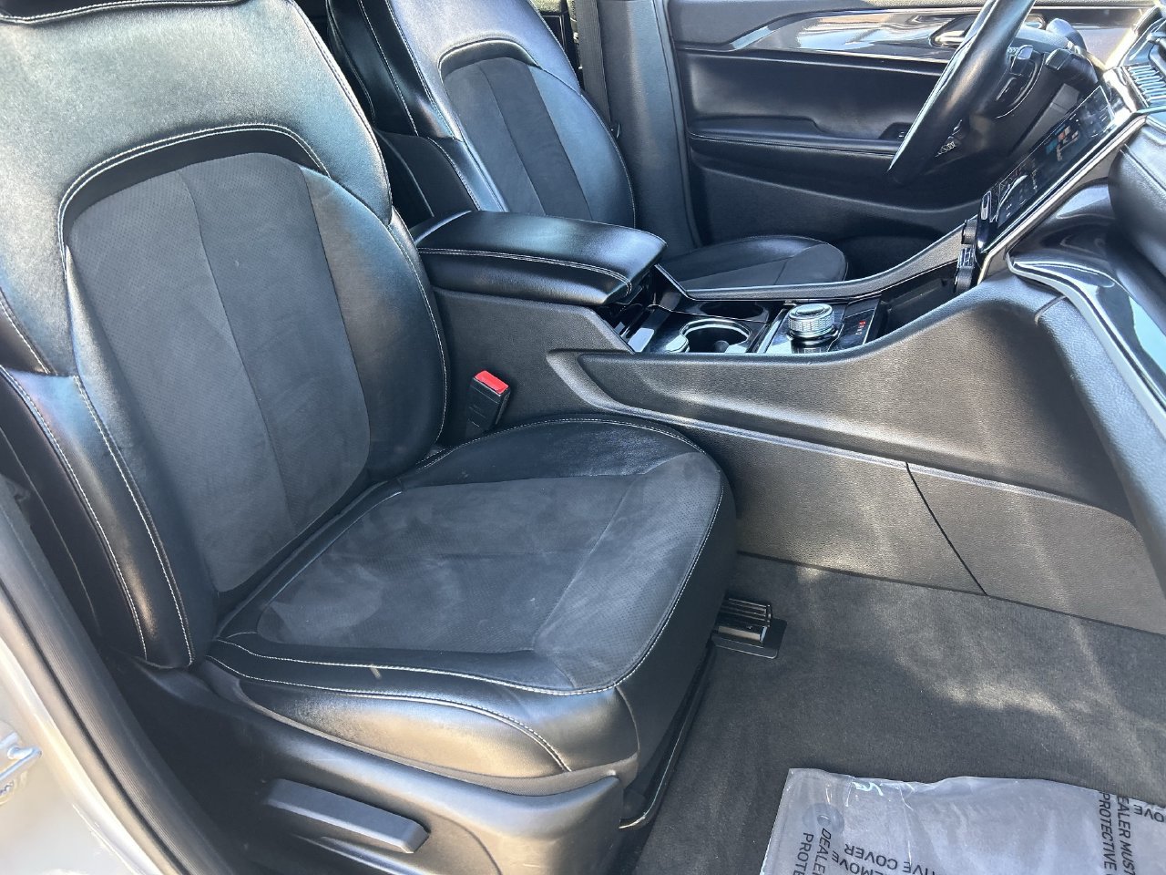 Used 2022 Jeep Grand Cherokee L Laredo RWD image 11