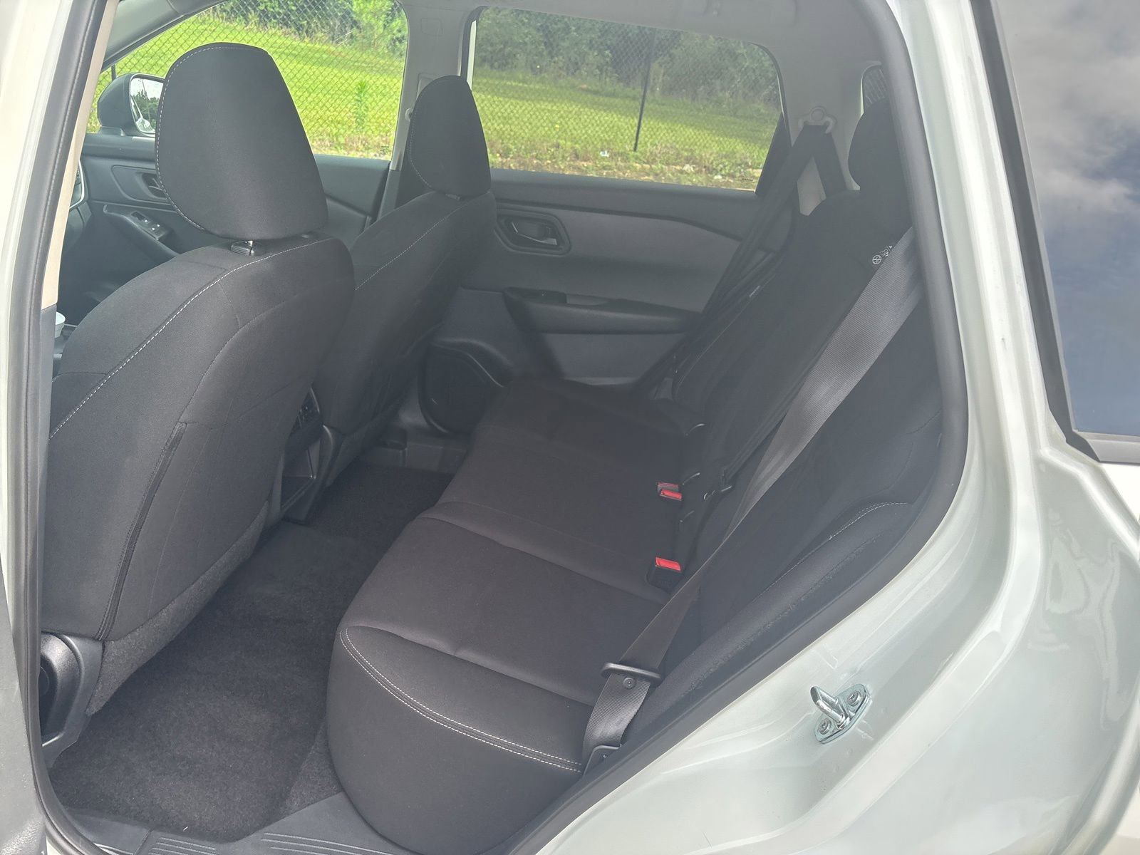 Used 2025 Nissan Rogue S FWD image 7