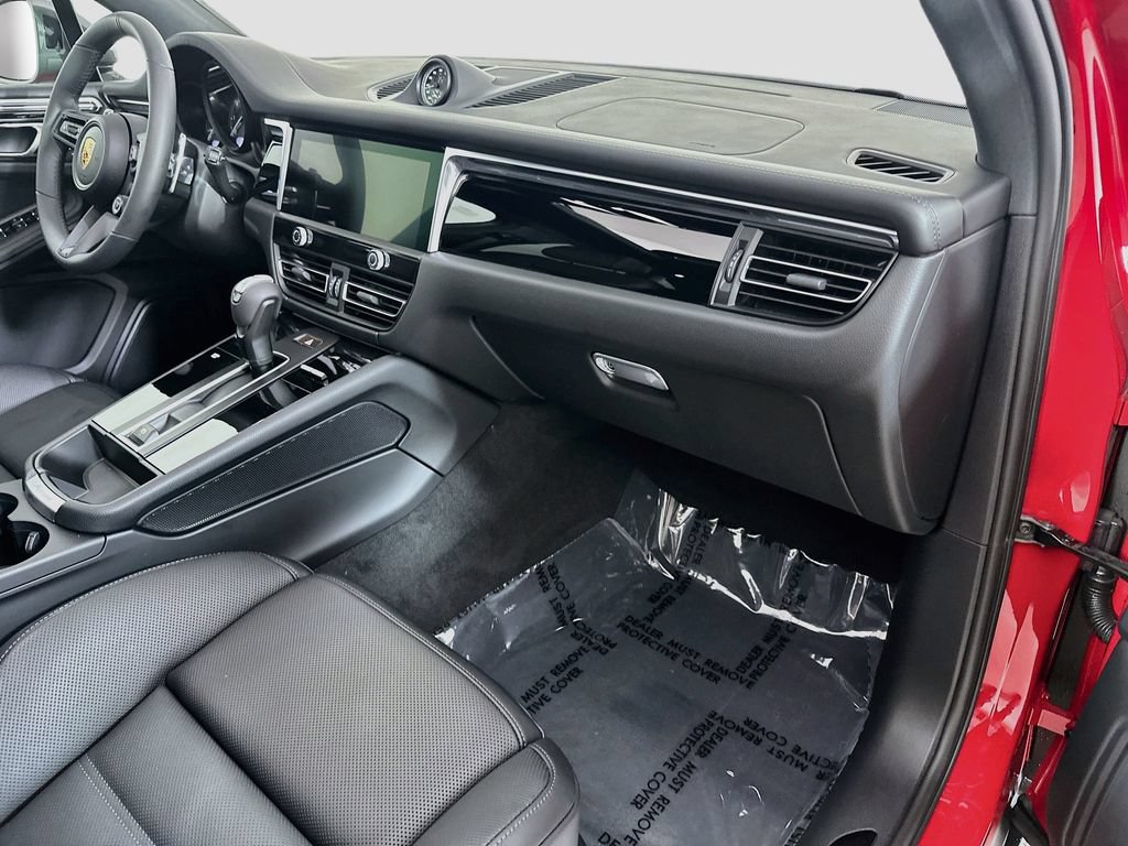 Certified 2026 Porsche Macan Turbo AWD/4WD image 31
