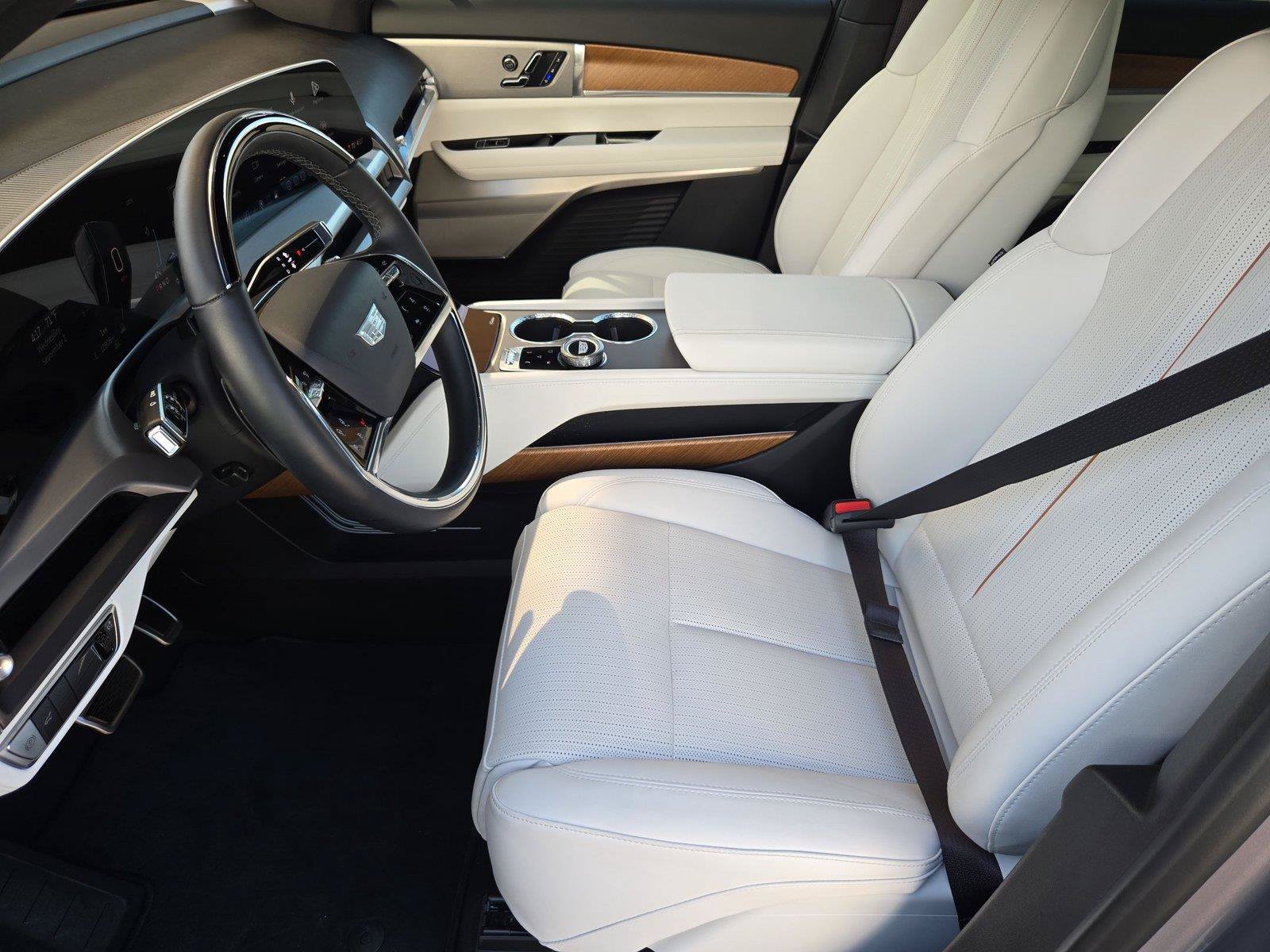 Certified 2026 Cadillac Vistiq Luxury AWD/4WD image 11
