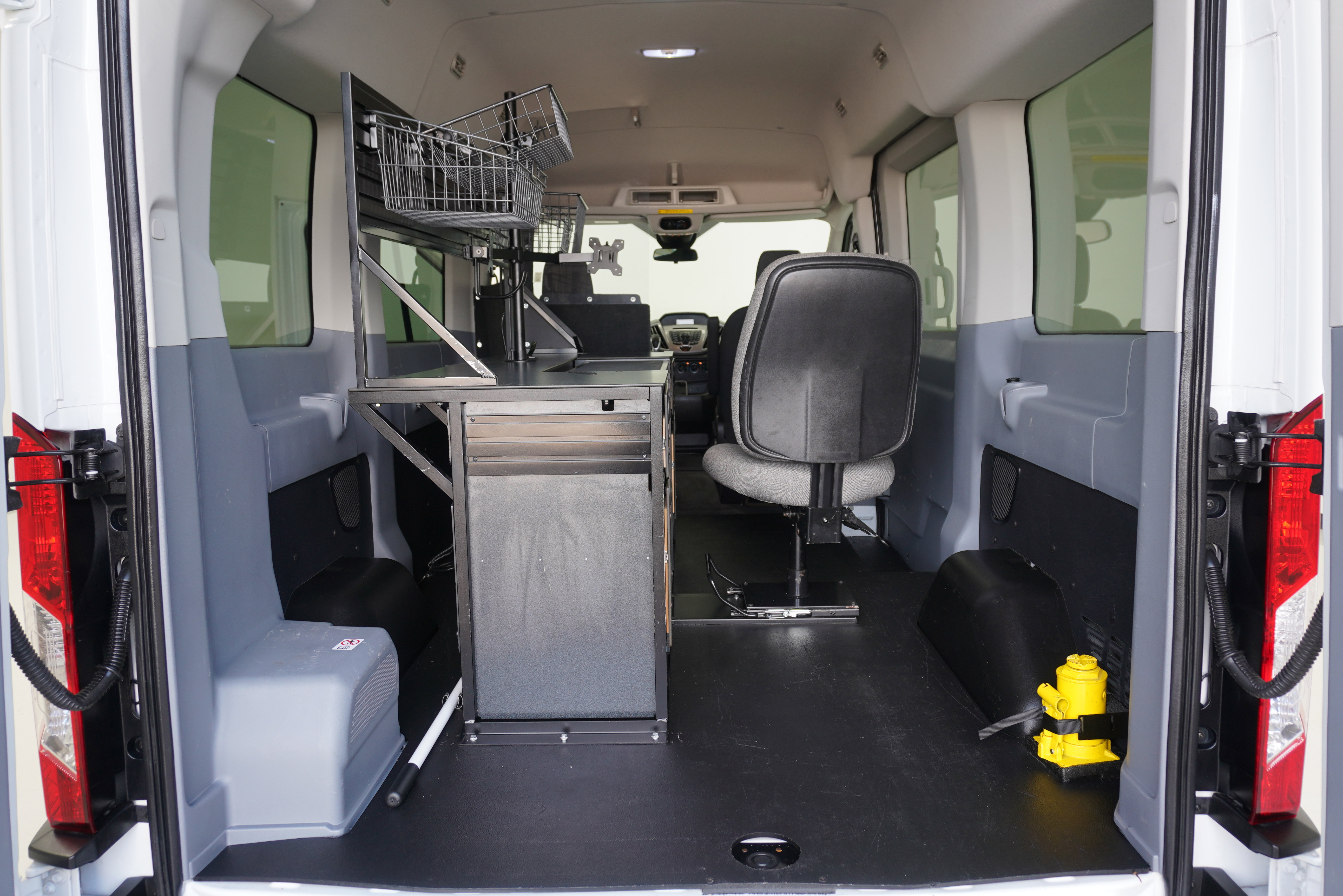 Used 2019 Ford Transit 150 XLT image 20