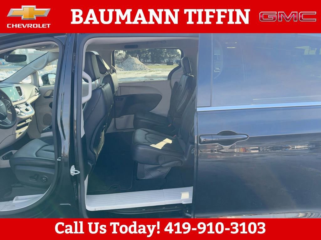 Used 2024 Chrysler Pacifica Touring-L image 15