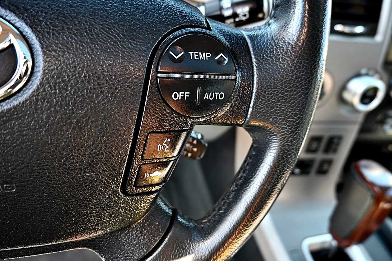 Used 2013 Toyota Sequoia Platinum AWD/4WD image 30