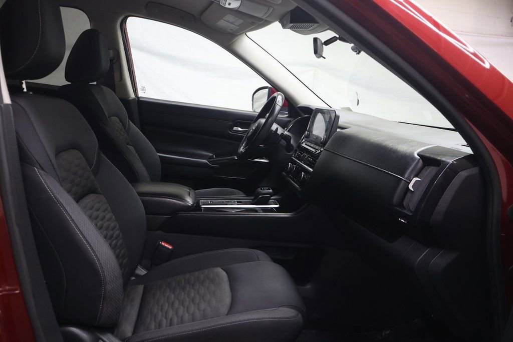 Used 2022 Nissan Pathfinder SV image 10
