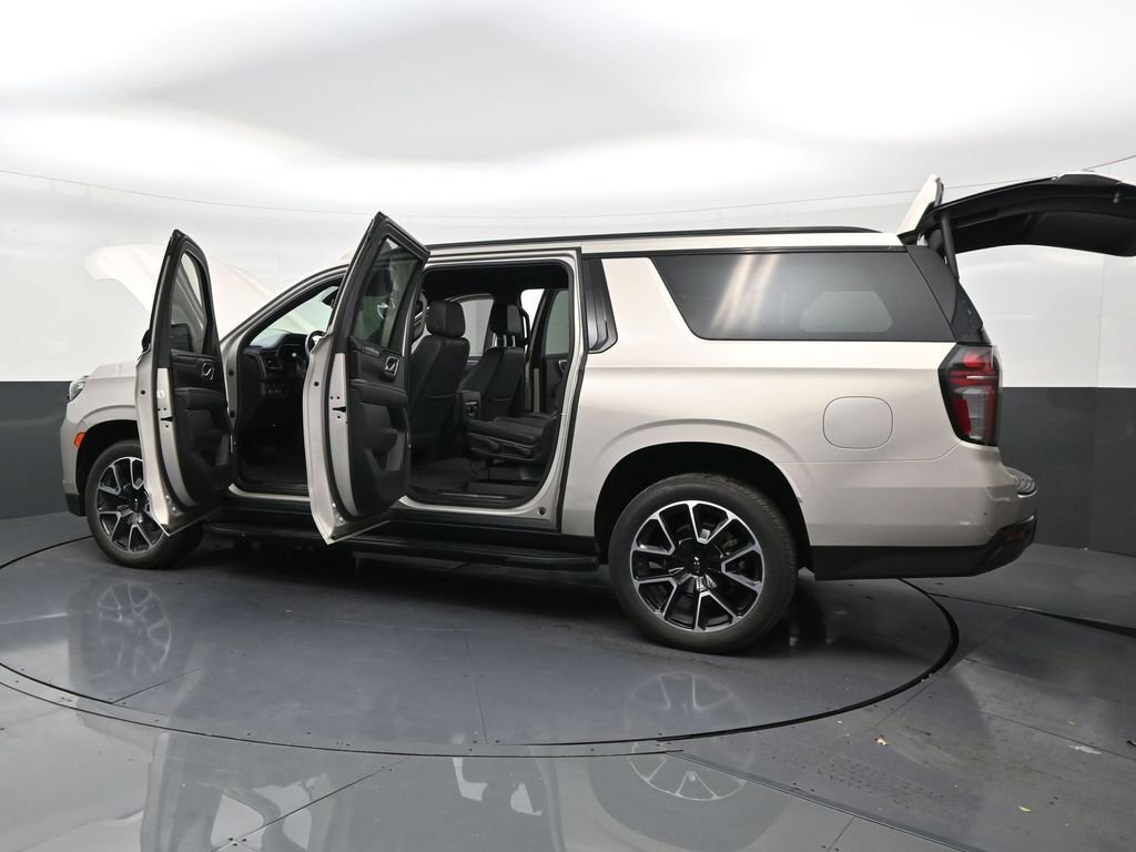 Used 2023 Chevrolet Suburban RST w/ Luxury Package image 31