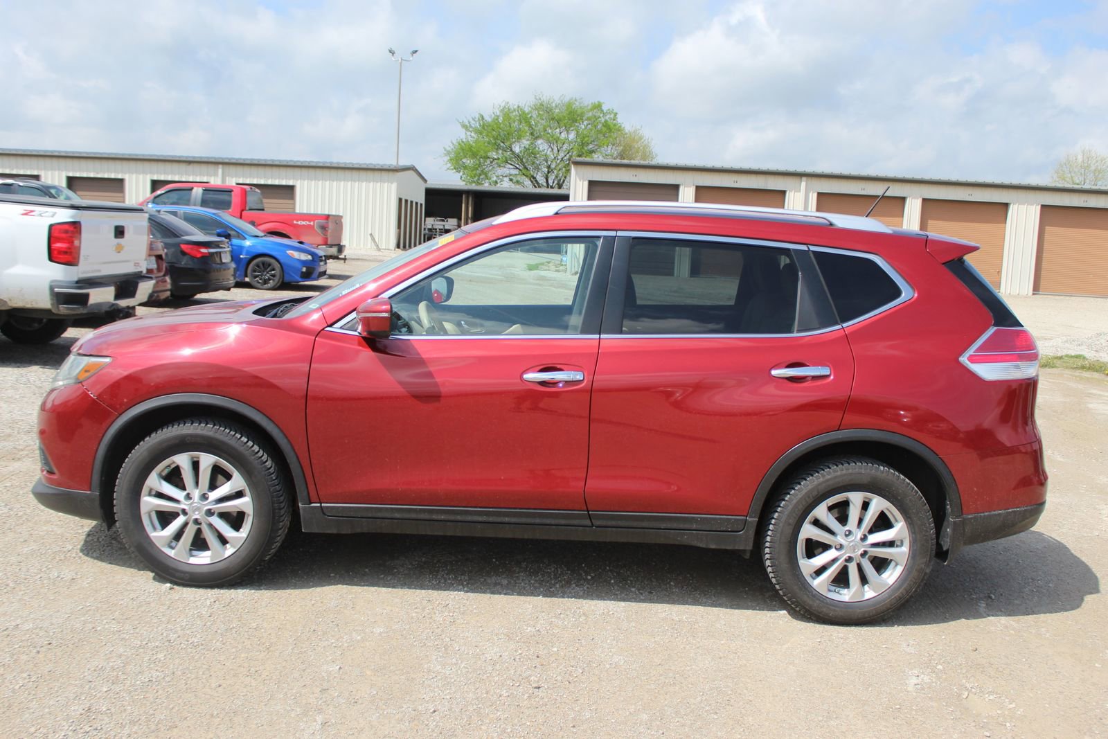 Used 2015 Nissan Rogue SV image 3