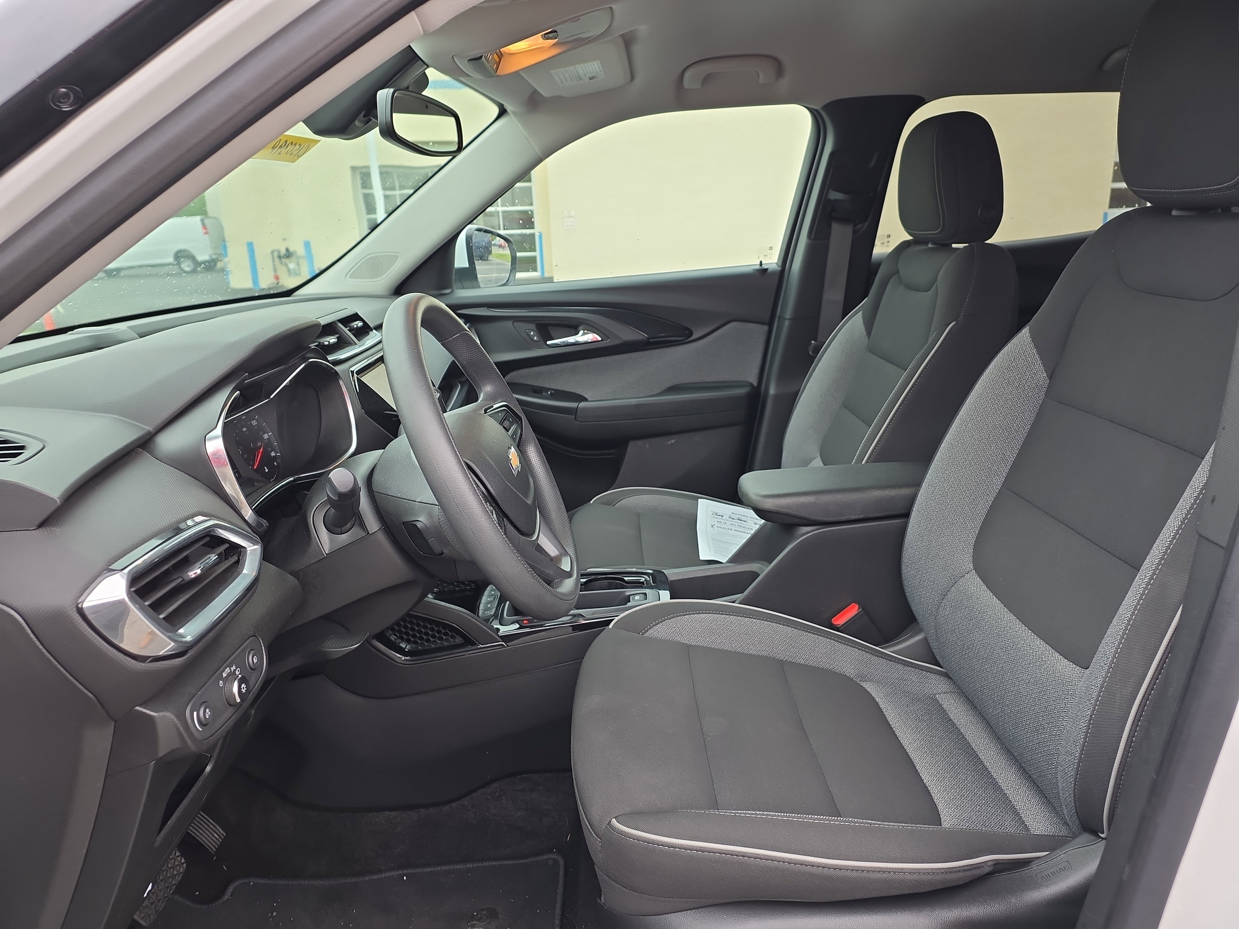 Used 2023 Chevrolet TrailBlazer LT w/ Convenience Package FWD image 13
