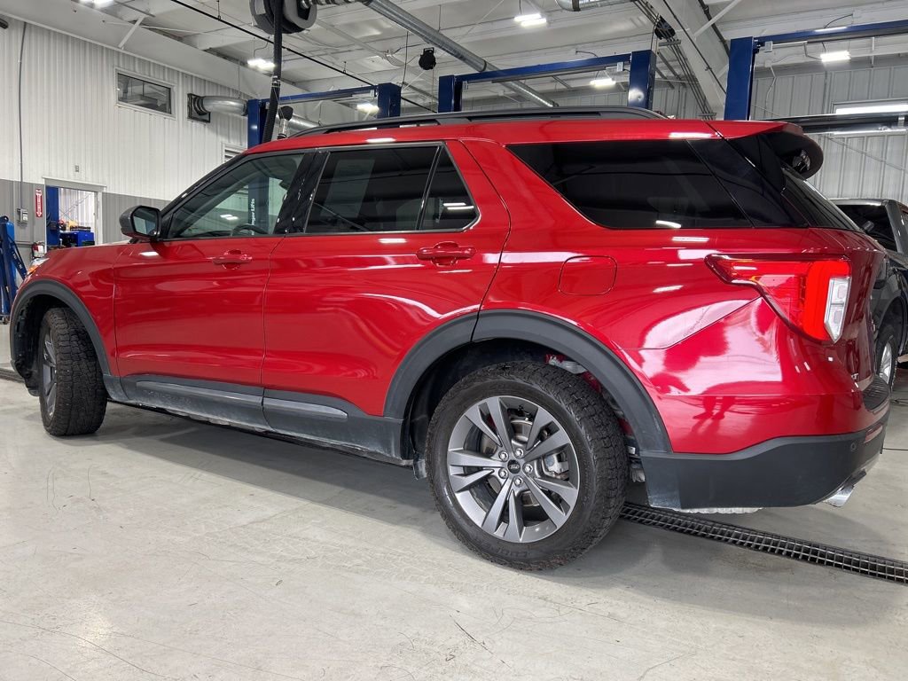 Used 2021 Ford Explorer XLT w/ Equipment Group 202A image 6