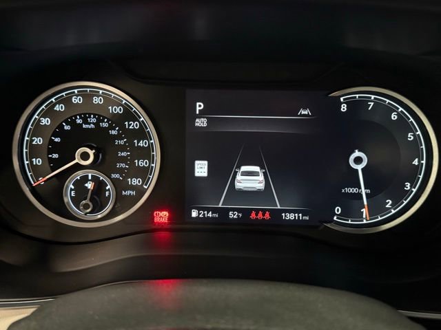 Used 2025 Genesis G70 2.5T image 23