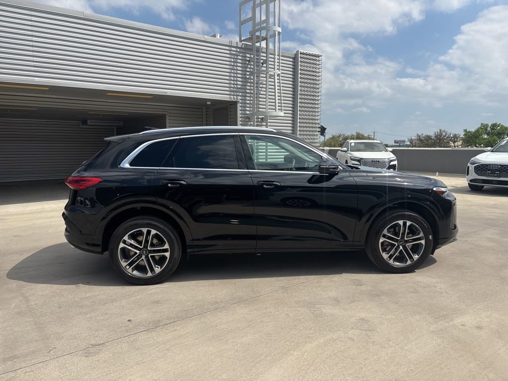 Certified 2025 Audi Q5 Premium w/ Convenience Package image 4