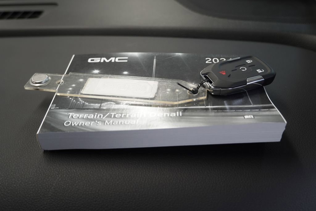 Used 2024 GMC Terrain SLE w/ Driver Convenience Package AWD/4WD image 38