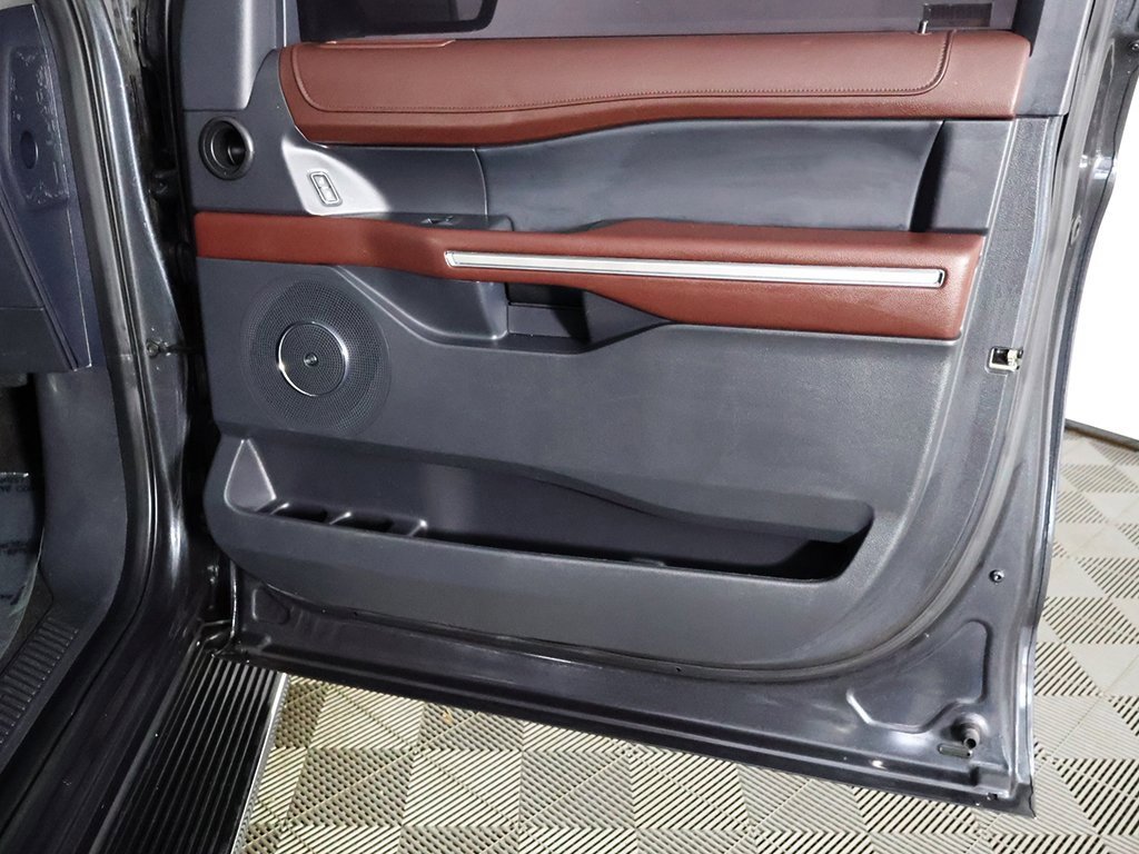 Used 2022 Ford Expedition Limited image 30