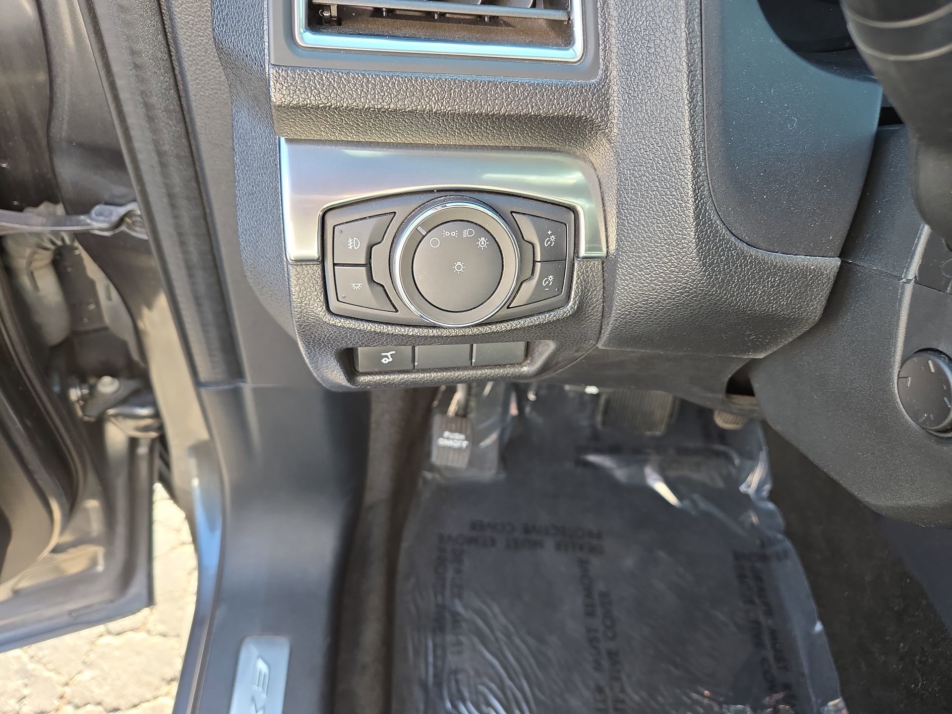 Used 2018 Ford Explorer Limited image 18