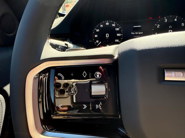 New 2025 Land Rover Discovery Sport Dynamic SE image 23