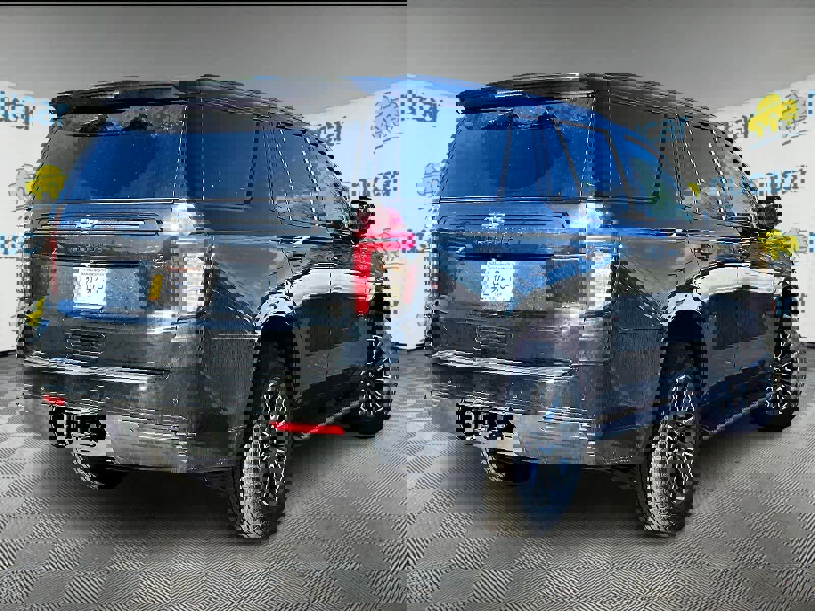 Used 2024 Chevrolet Tahoe Z71 w/ Luxury Package image 6