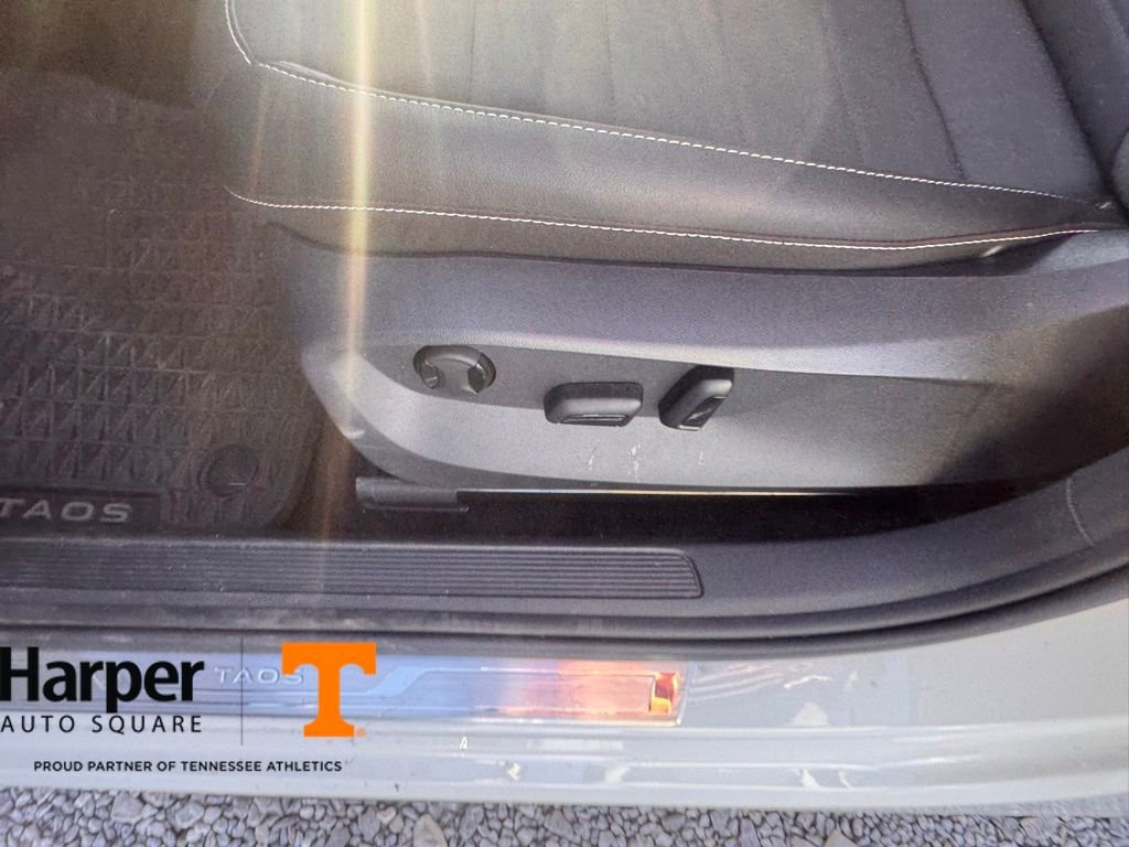 Used 2024 Volkswagen Taos SE image 18