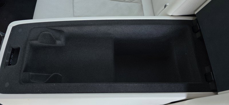 Used 2021 BMW 750i xDrive w/ Executive Package image 24