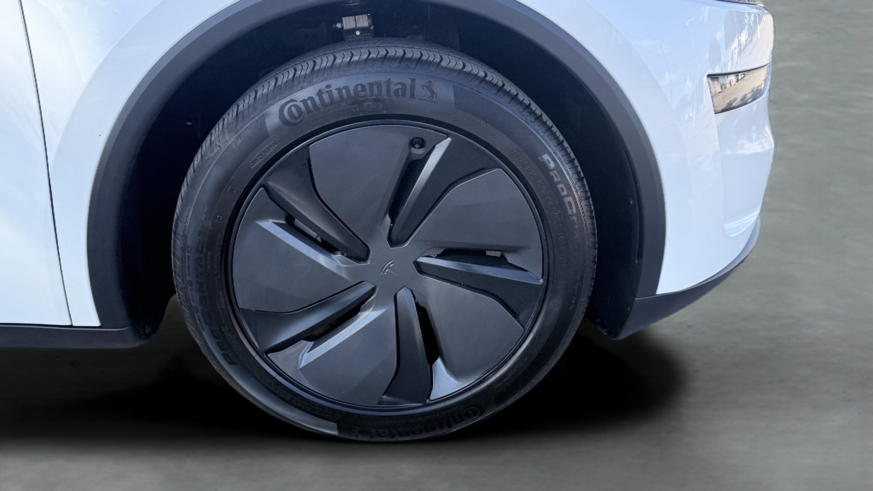 Used 2026 Tesla Model Y 2WD image 9