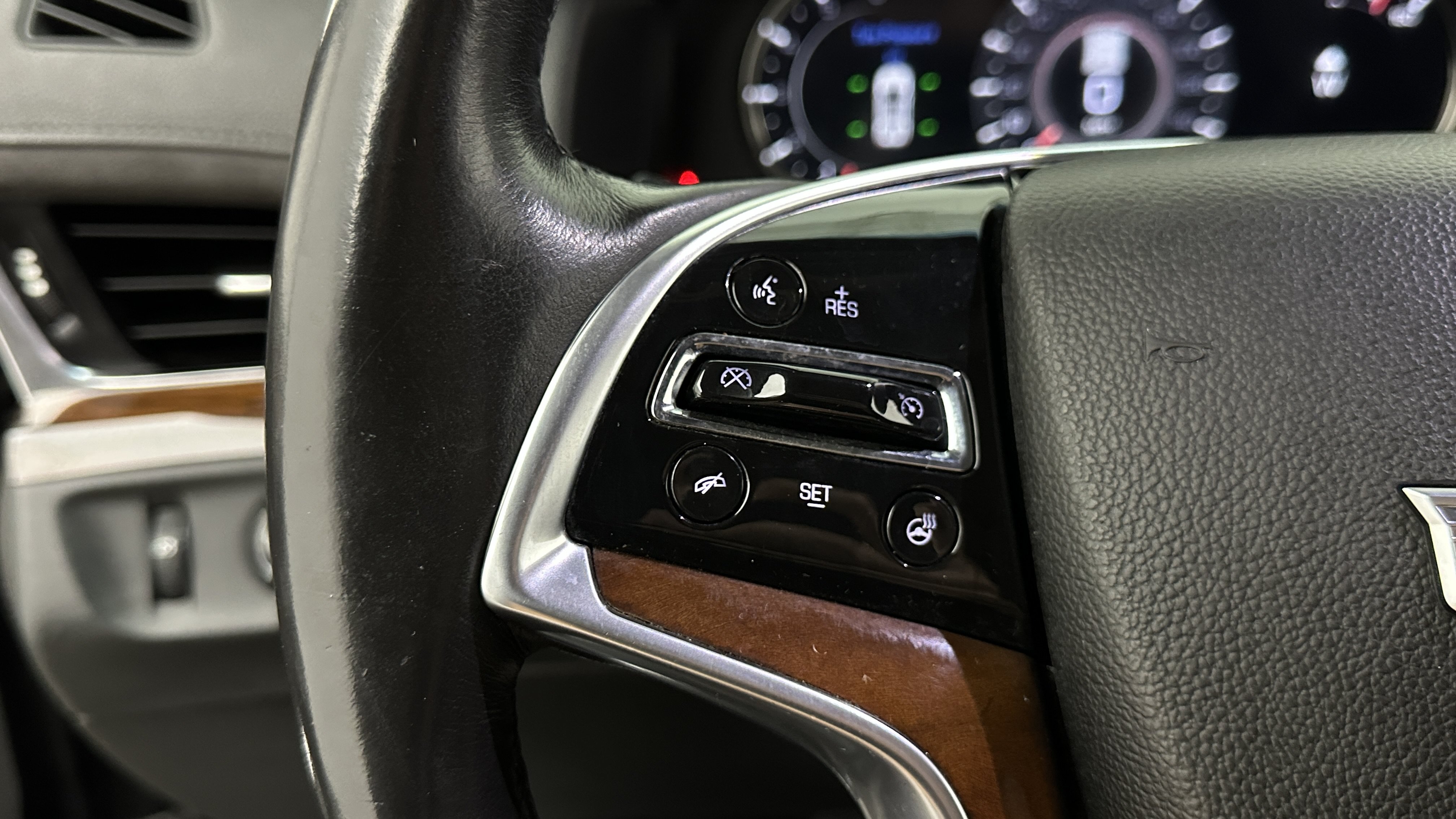 Used 2018 Cadillac Escalade ESV 4WD image 22