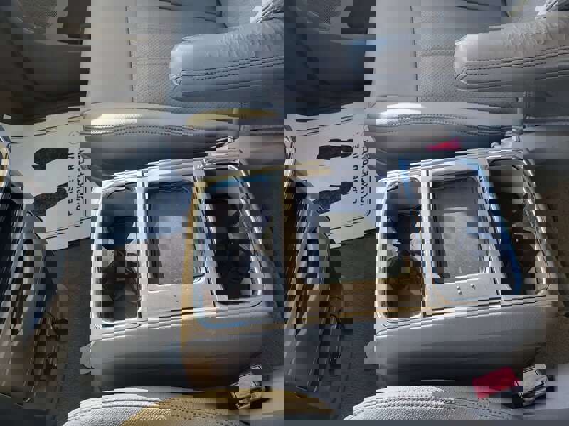 Used 2016 Chrysler Town & Country Touring-L image 24