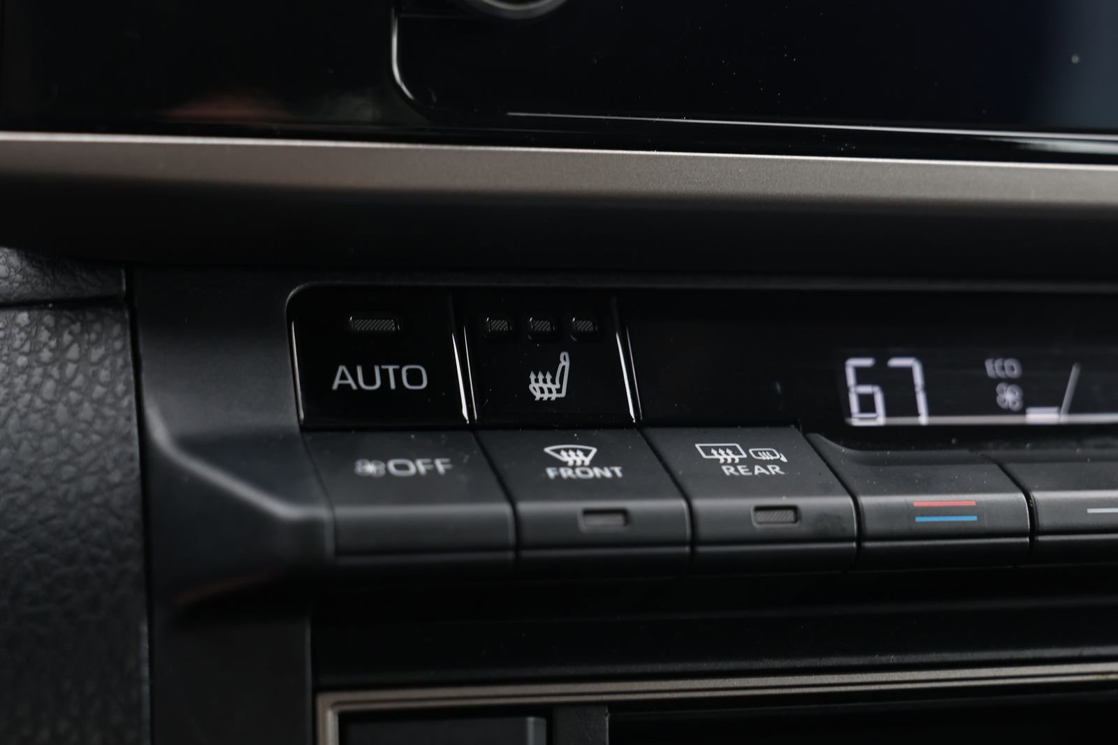 Used 2025 Toyota Camry LE AWD/4WD image 3