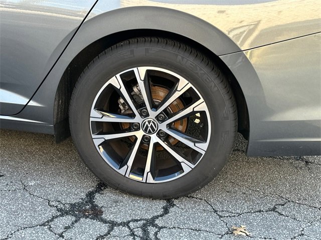 Used 2025 Volkswagen Jetta Sport image 35