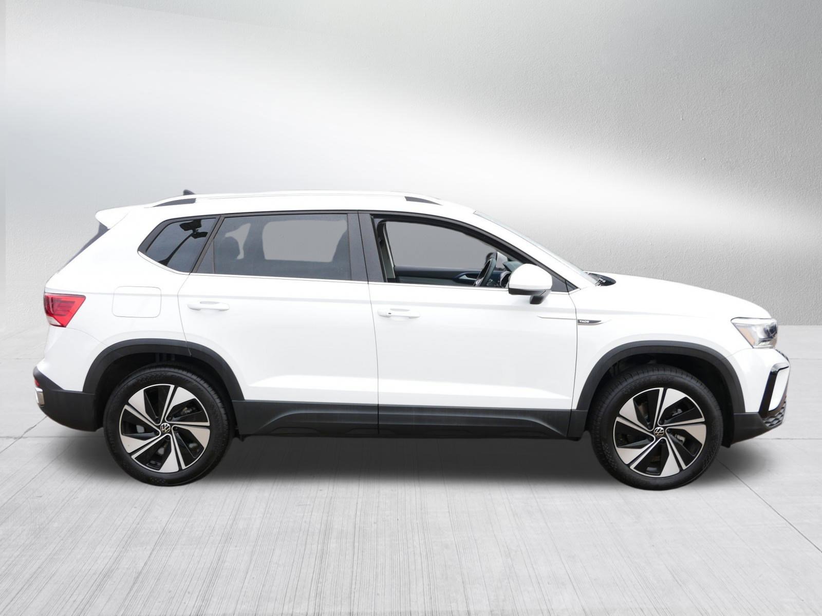 Certified 2024 Volkswagen Taos SE w/ Panoramic Sunroof Package image 8
