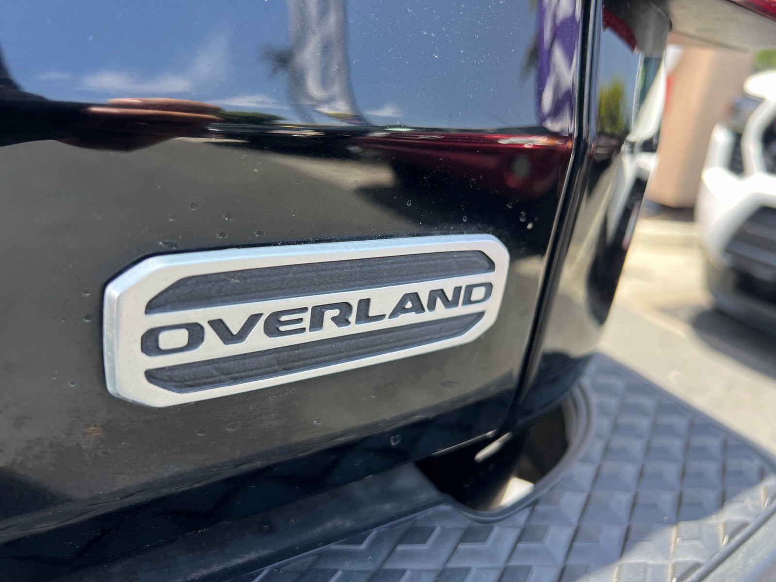 Used 2020 Jeep Gladiator Overland AWD/4WD image 9