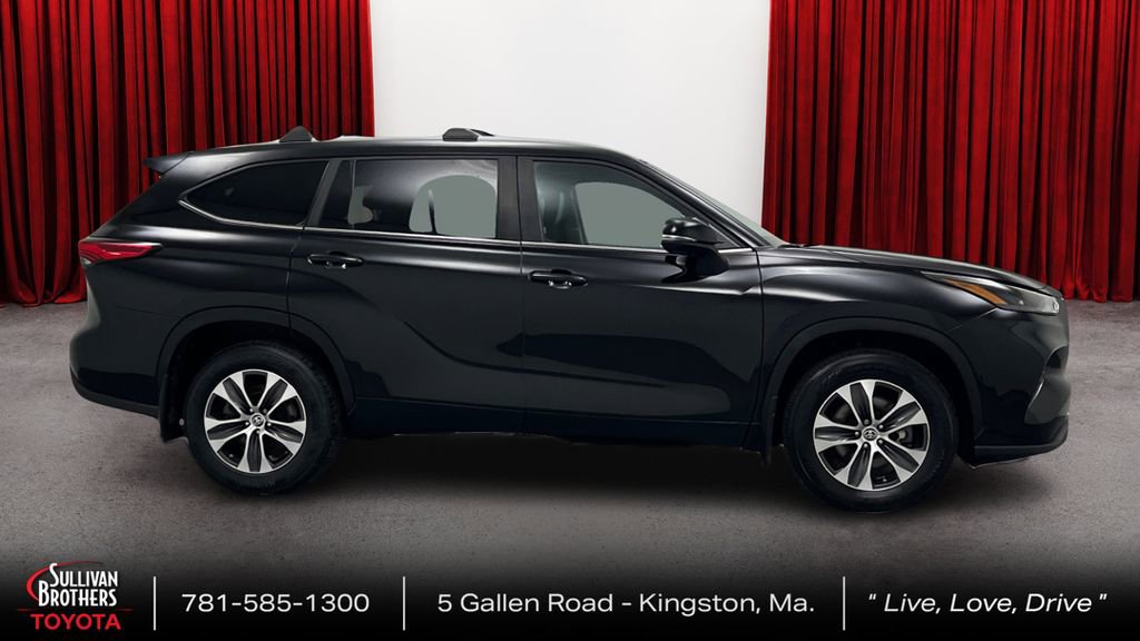 Used 2023 Toyota Highlander XLE image 4