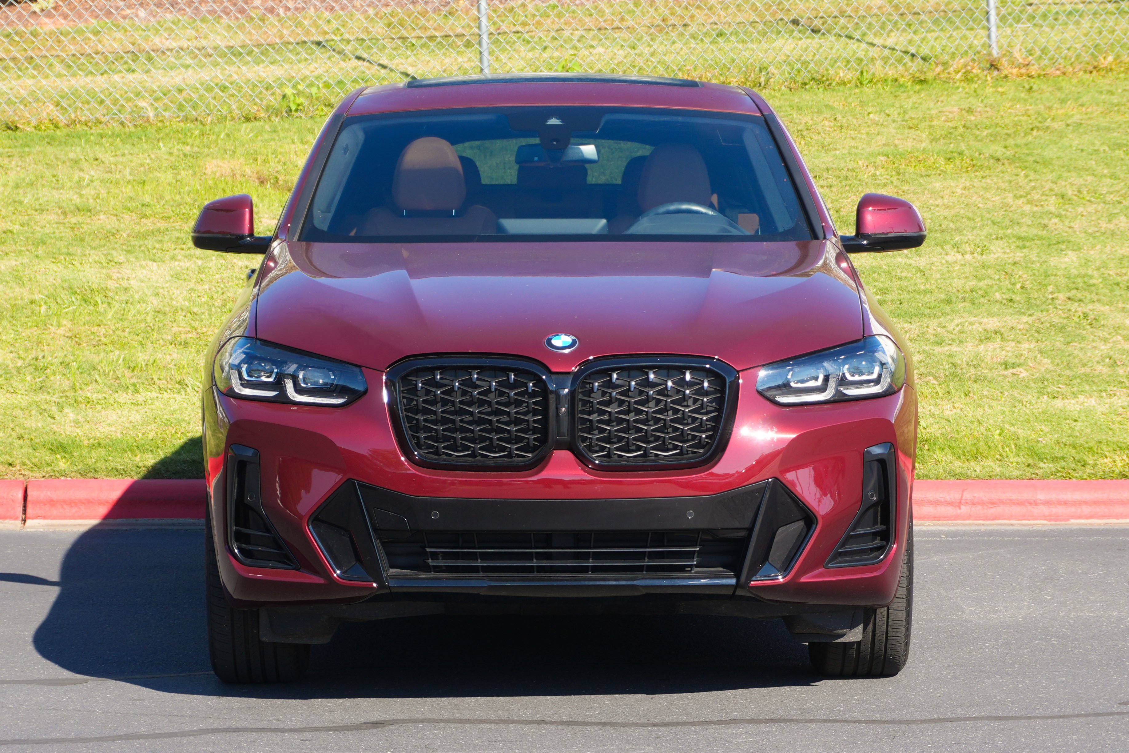Certified 2025 BMW X4 xDrive30i w/ Premium Package AWD/4WD image 3