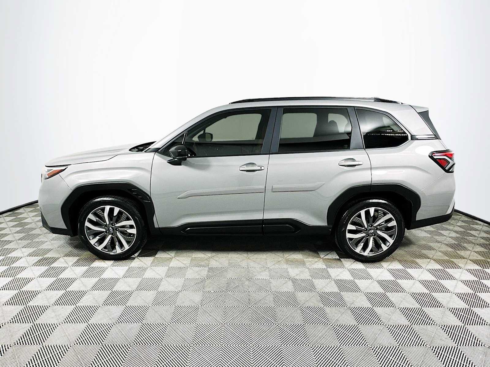 Certified 2025 Subaru Forester Touring AWD/4WD image 4