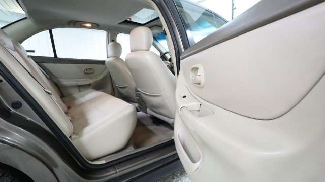 Used 2002 Oldsmobile Intrigue GL w/ Sun & Sound Pkg FWD image 11