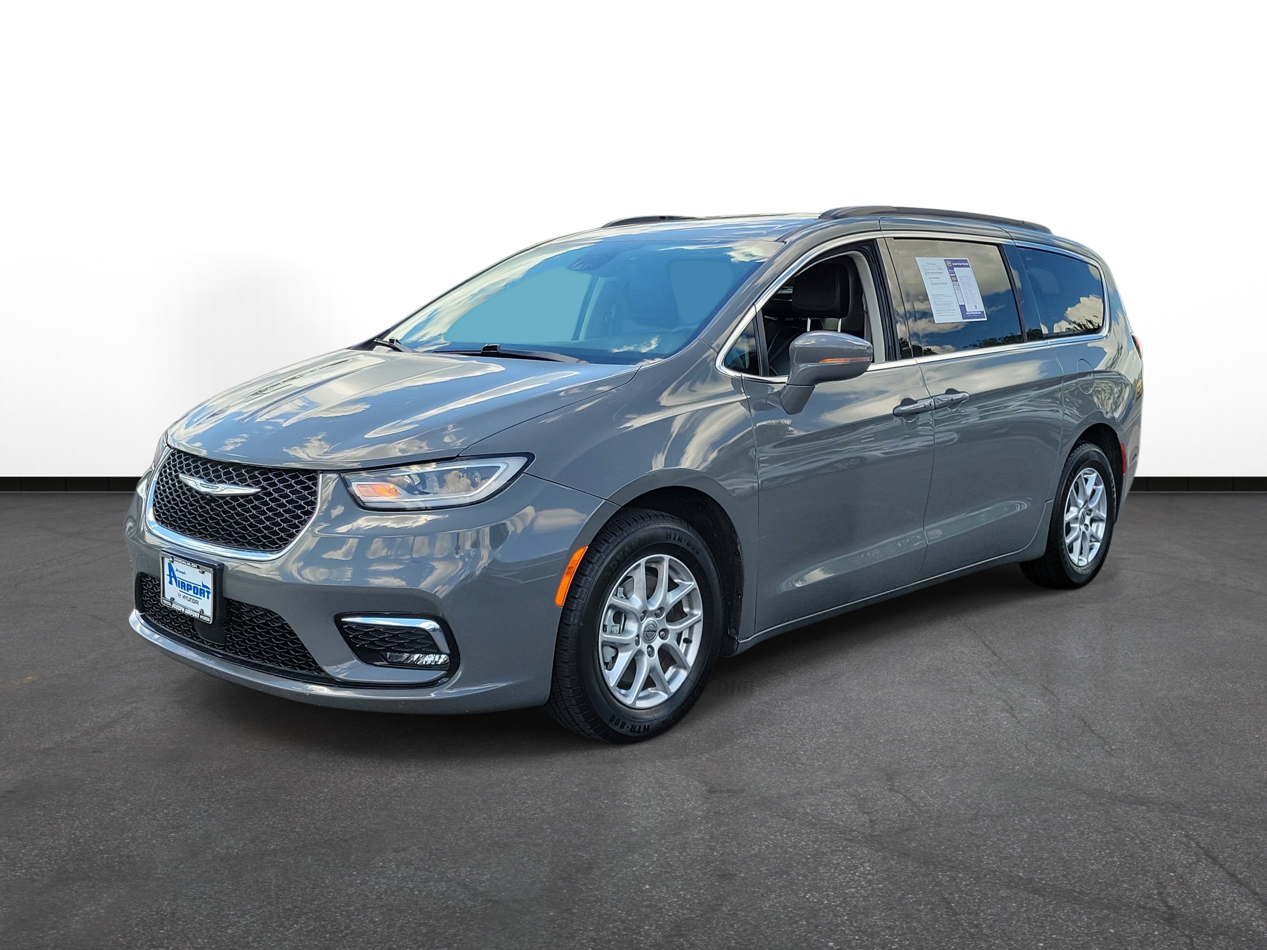Used 2022 Chrysler Pacifica Touring-L FWD image 2
