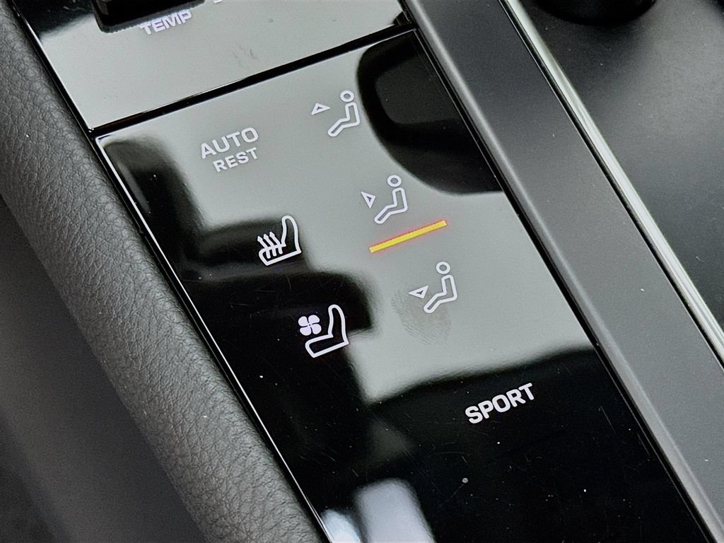 New 2025 Porsche Macan AWD/4WD image 23