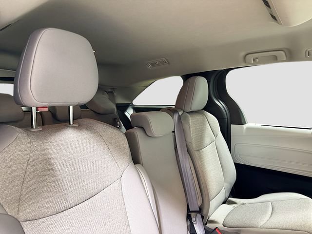 Used 2025 Toyota Sienna LE image 28