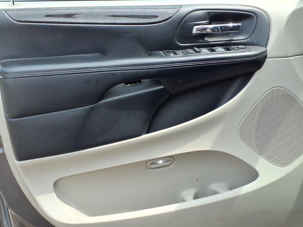 Used 2016 Dodge Grand Caravan SE w/ Quick Order Package 29E SE FWD image 14