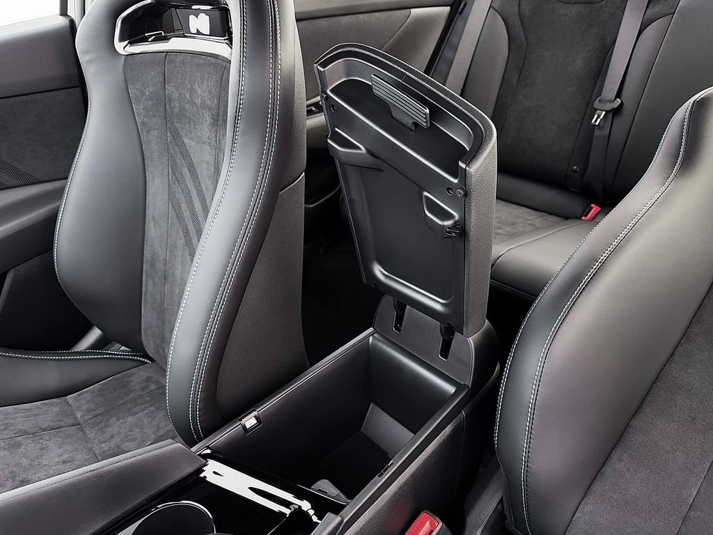 New 2026 Hyundai Elantra N FWD image 18