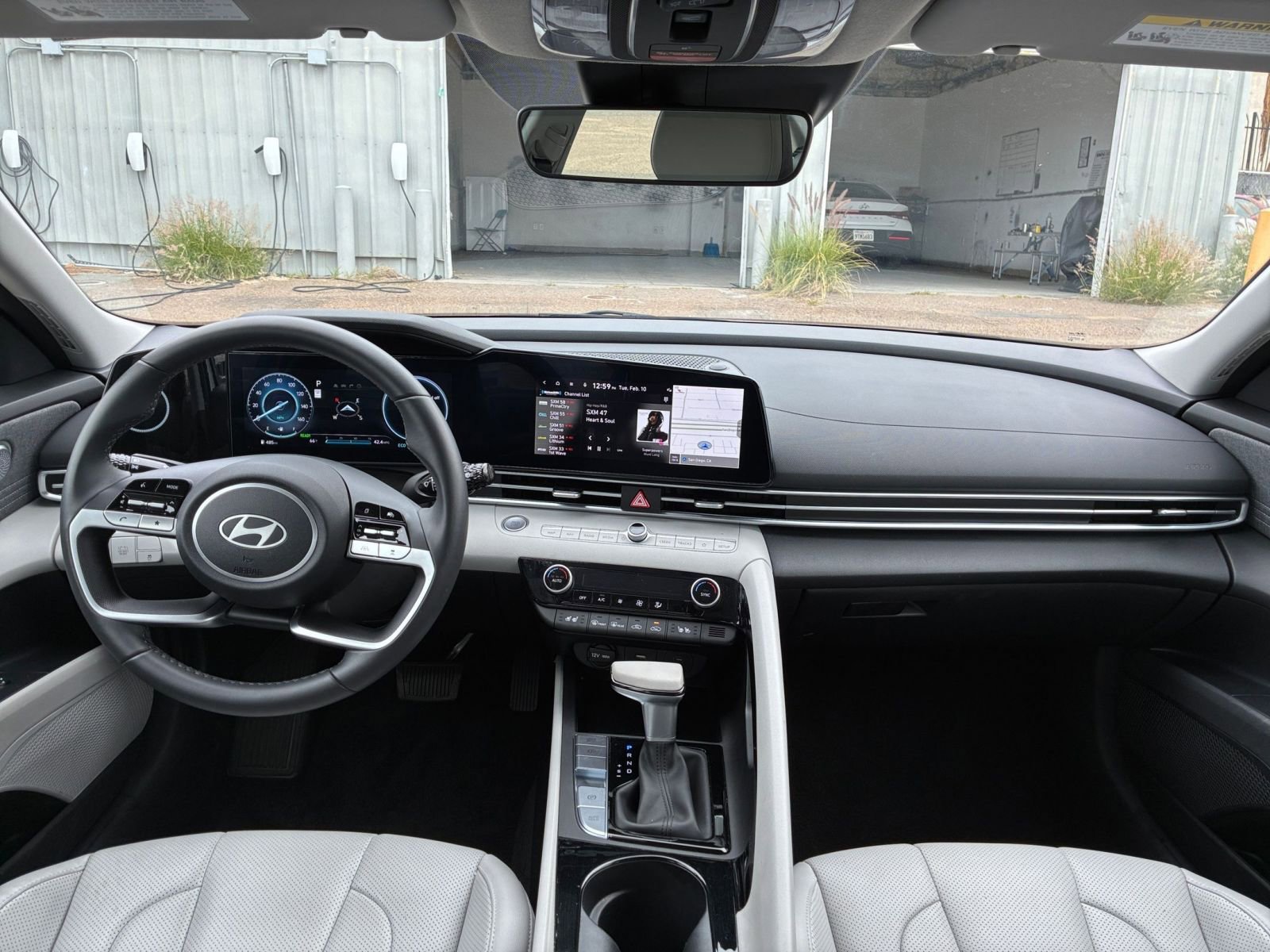 Used 2025 Hyundai Elantra Limited image 35