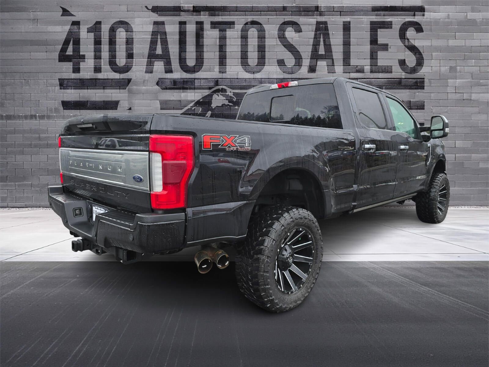 Used 2019 Ford F350 Platinum w/ Platinum Ultimate Package image 3