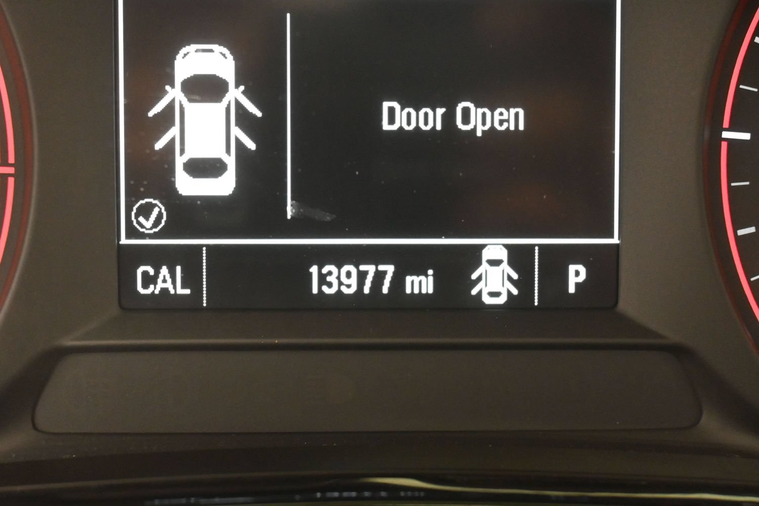 Used 2025 Chevrolet Trax RS w/ Sunroof Package FWD image 32