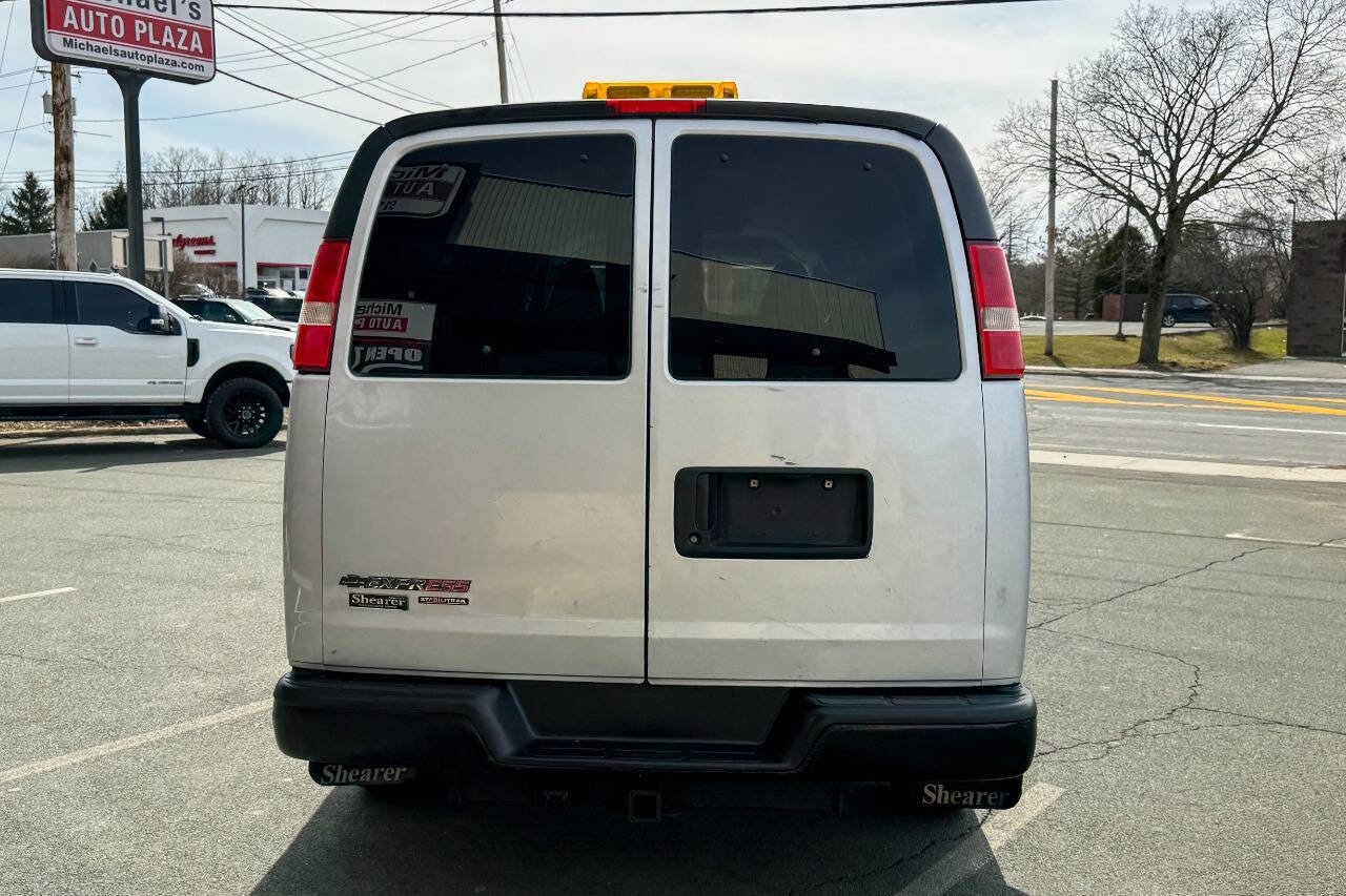 Used 2016 Chevrolet Express 3500 LS image 5
