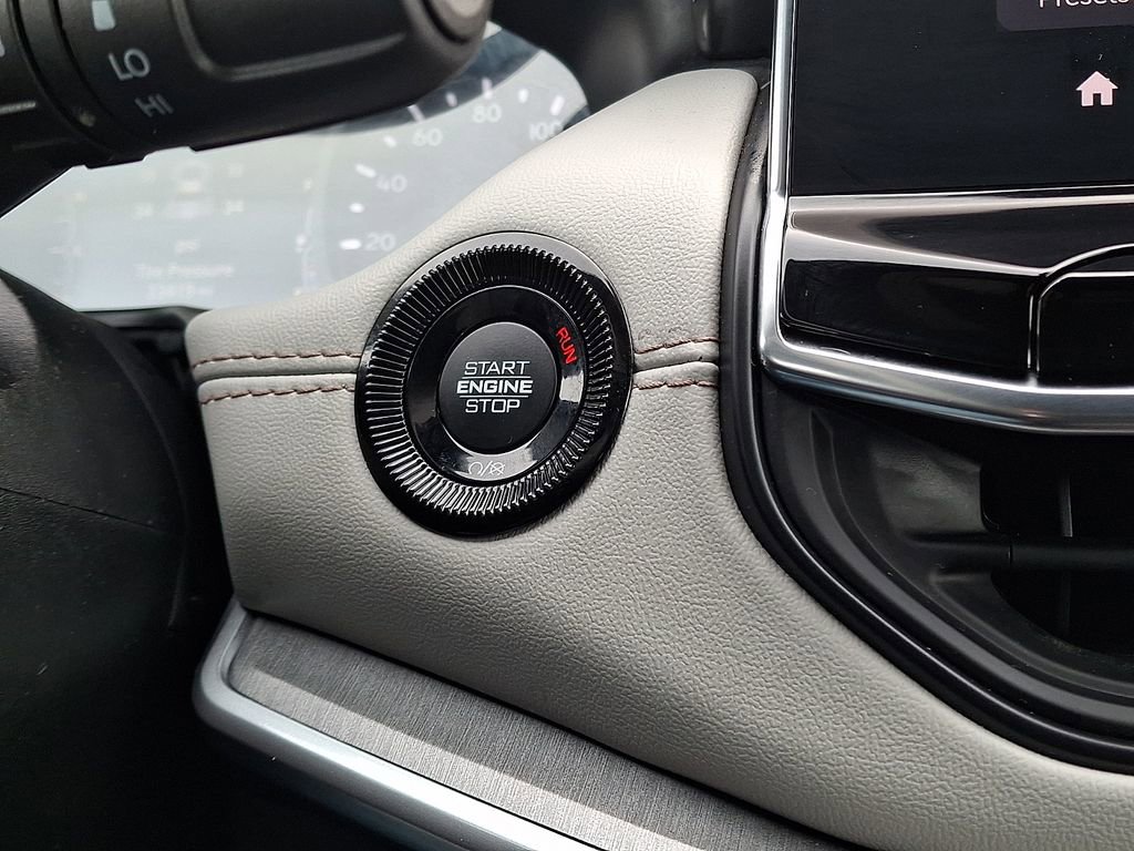 Used 2024 Jeep Compass Limited image 22