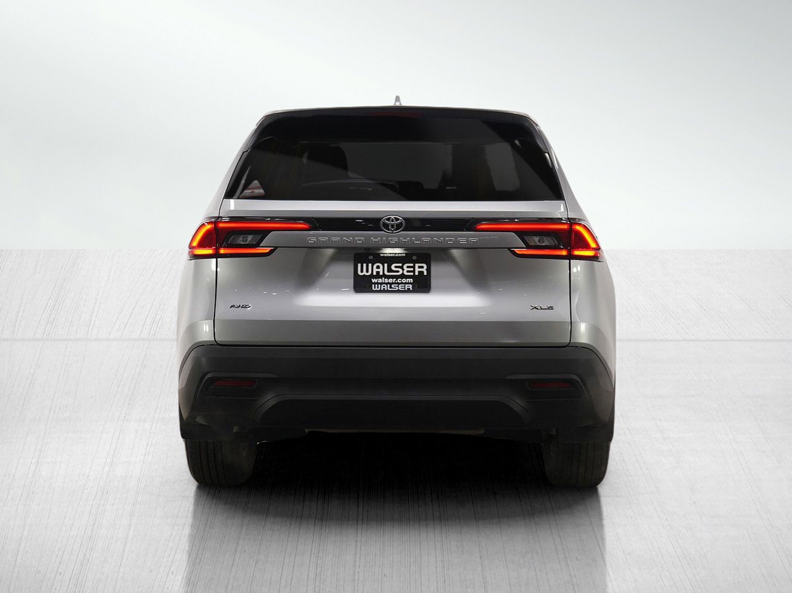 Used 2024 Toyota Grand Highlander XLE image 4