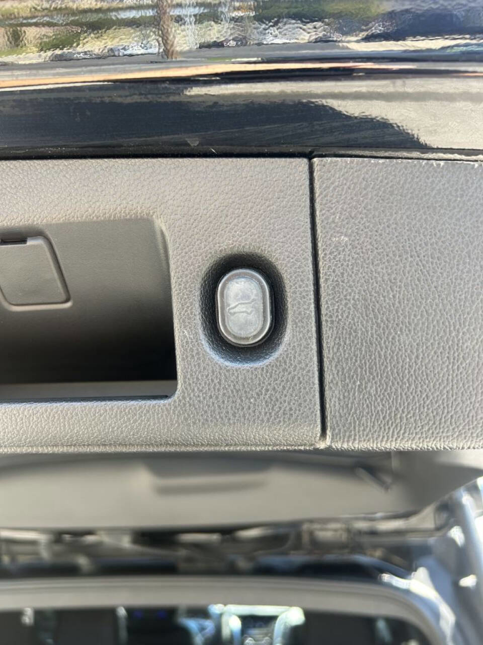 Used 2019 Cadillac Escalade Platinum image 32