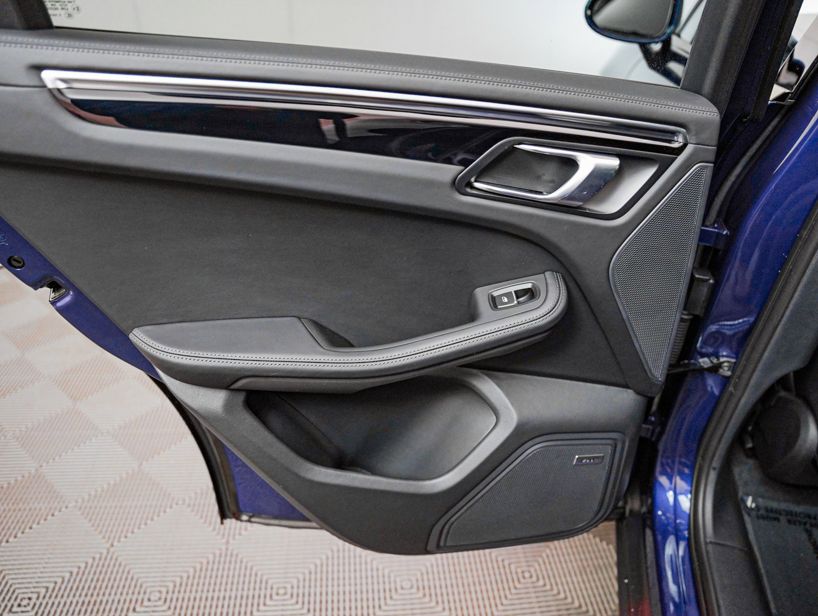 Certified 2024 Porsche Macan S image 27