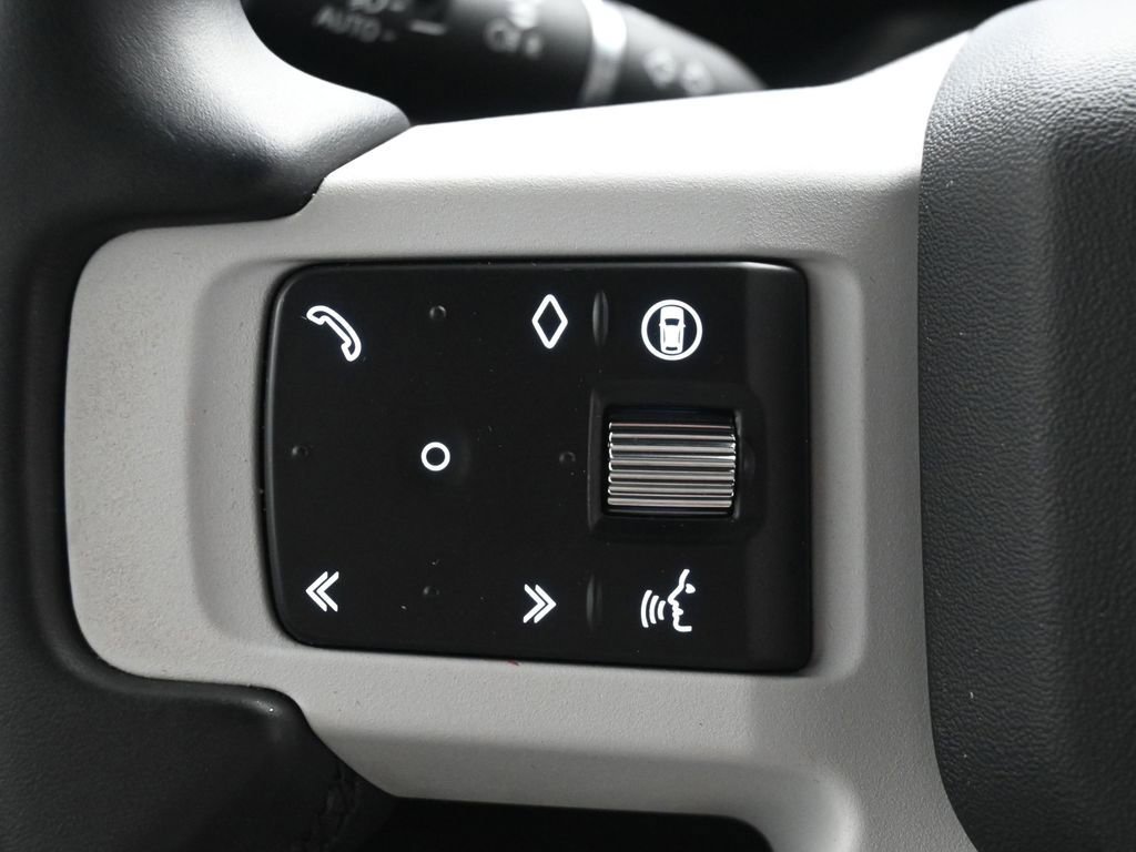 Used 2025 Land Rover Defender 130 X-Dynamic SE AWD/4WD image 19
