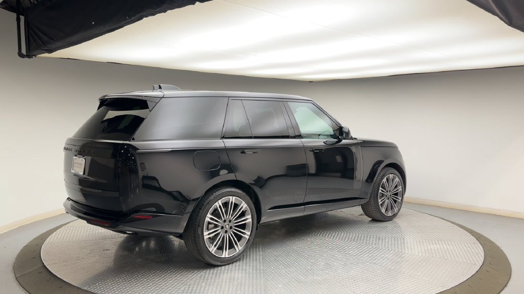 Certified 2025 Land Rover Range Rover SE AWD/4WD image 2