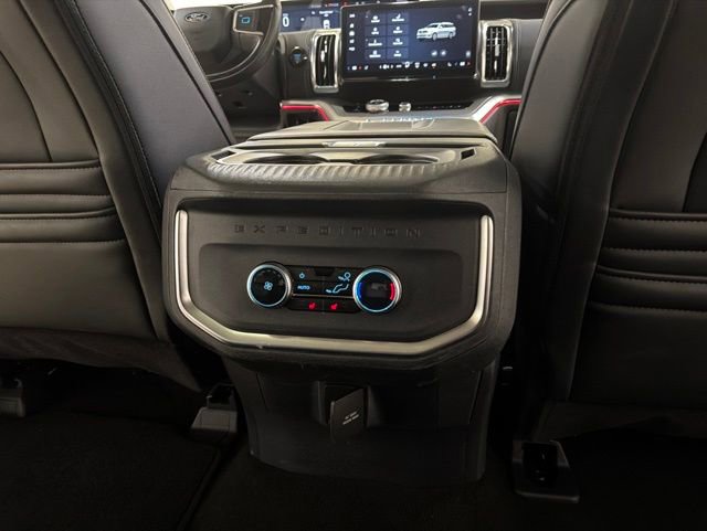 Used 2025 Ford Expedition Platinum AWD/4WD image 30