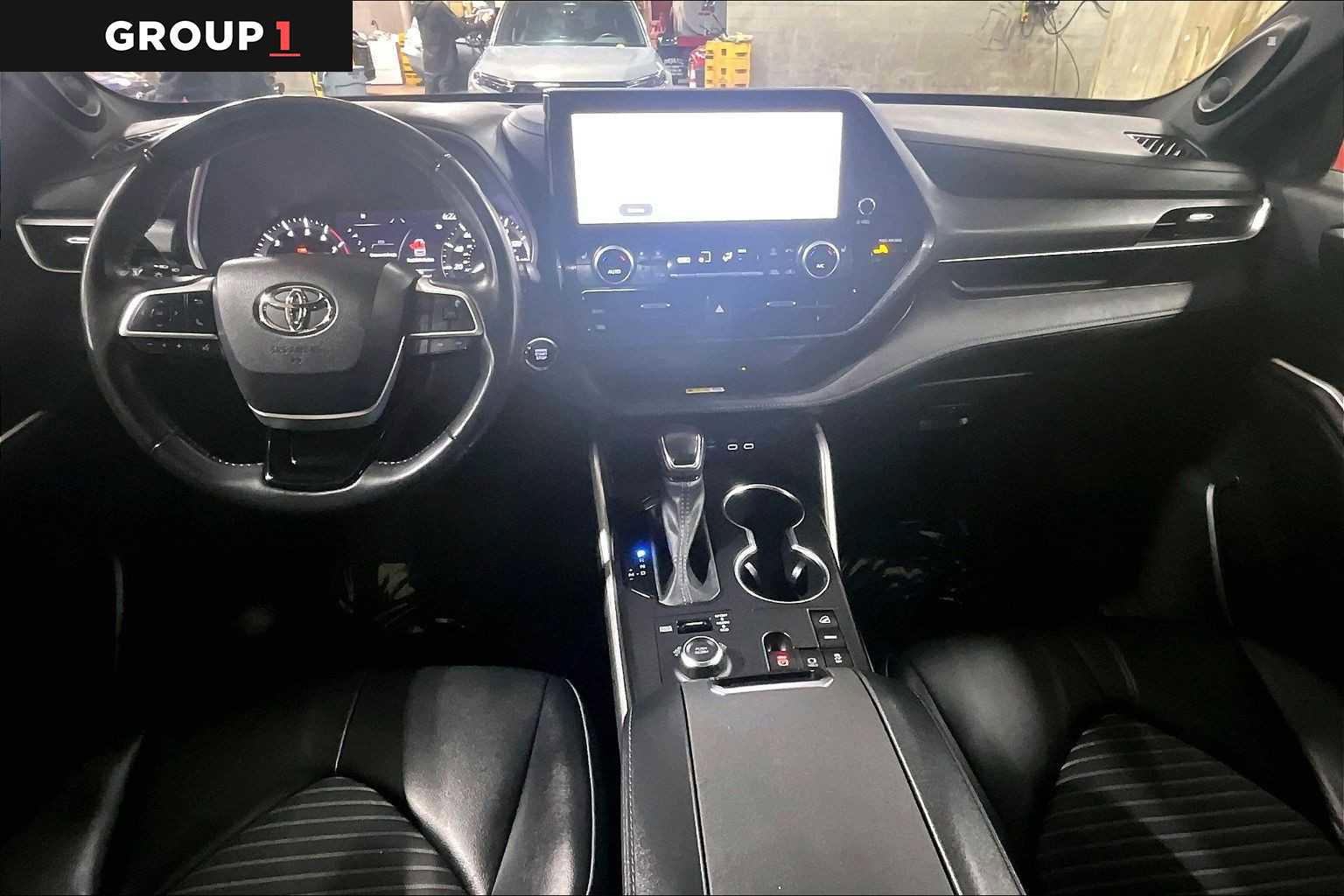Used 2023 Toyota Highlander XSE image 16