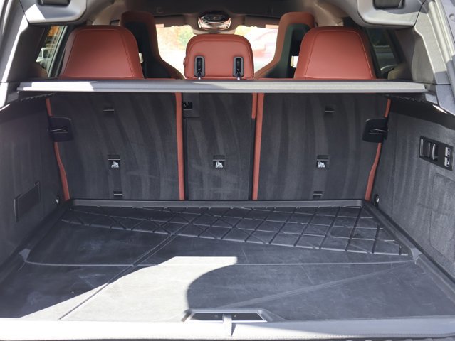 Used 2023 BMW iX xDrive50 w/ Premium Package image 7